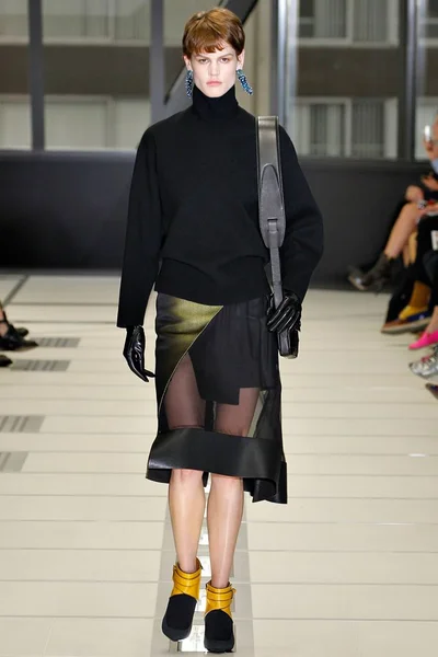 Look 9